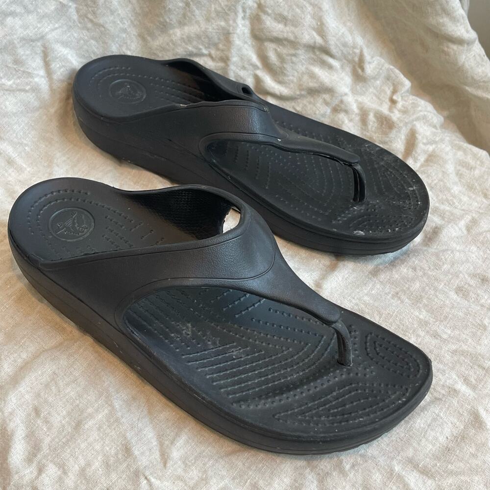 CROCS - WOMENS SLOANE PLATFORM FLIP - 9